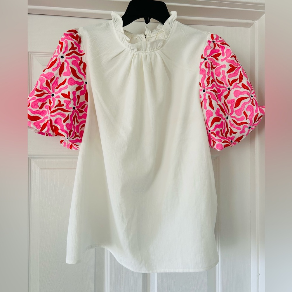 Entro • White Blouse with Pink Accents (Women’s Size M) (Looks Brand New!)